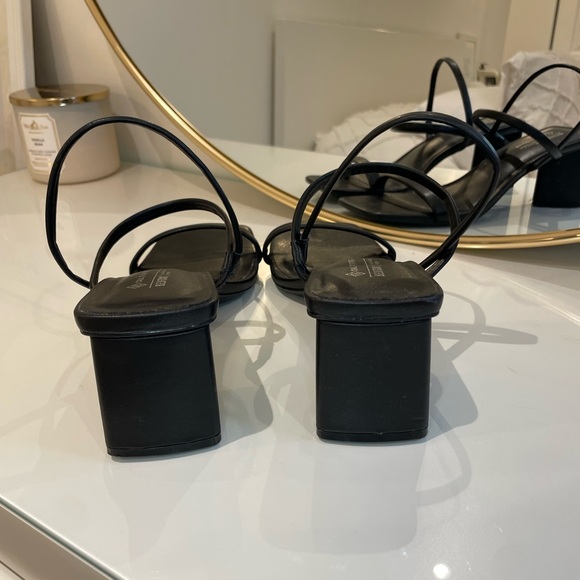 Black heels - Picture 3 of 3